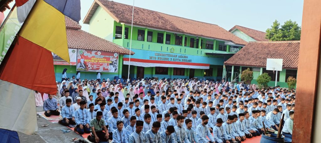 Pembiasan Sholat Dhuha siswa -siswi MTsN 02 kota Bekasi