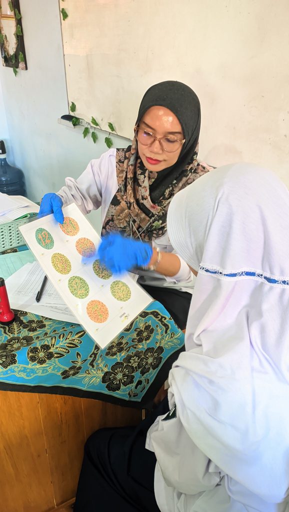 Siswa kelas VII lakukan pemeriksaan oleh Puskesmas