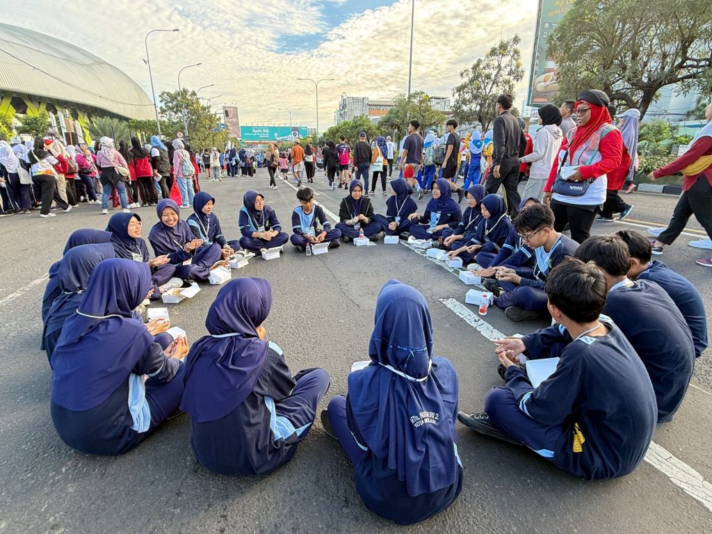 Siswa MTsN 2 Kota Bekasi Ikuti Aksi Bergizi dalam Rangka HUT ke-29 Kota Bekasi