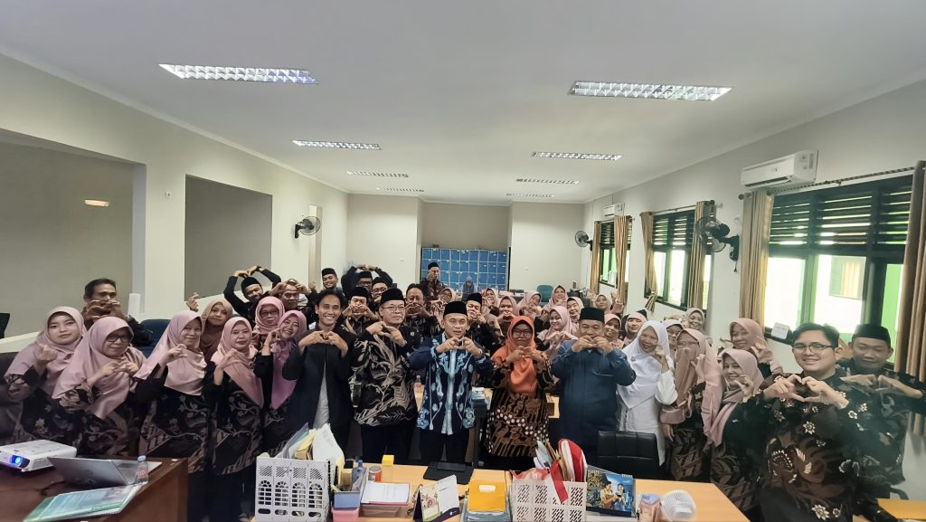 MTsN 2 Kota Bekasi Perkuat Kompetensi Guru melalui IHT Transformasi Pembelajaran Interaktif